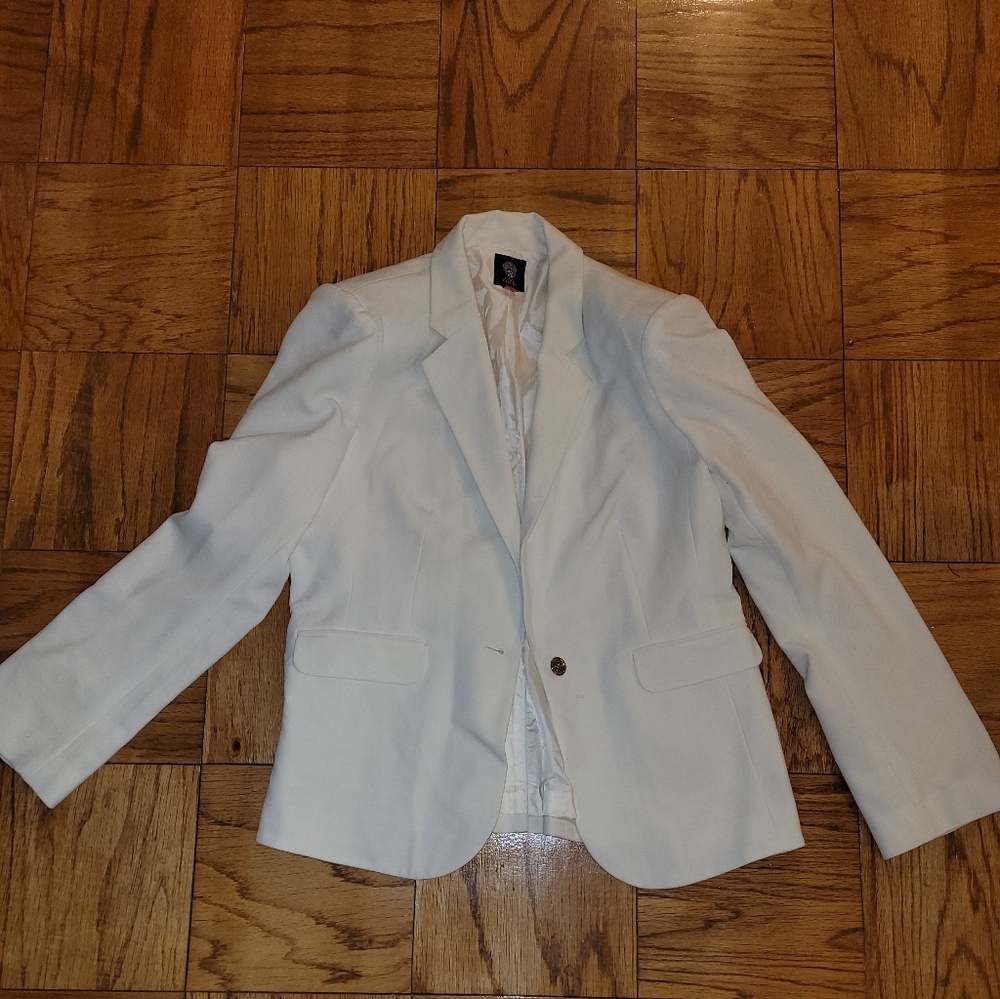 Vince Camuto Blazer Size 14 in Off-White. NWOT